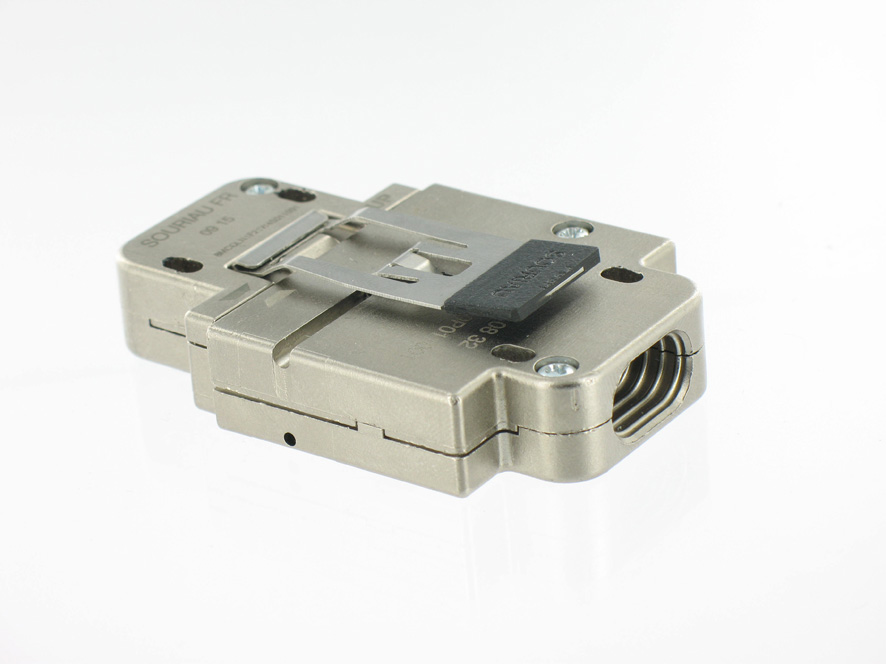 microComp<sup>®</sup> quicklatch, Connecteur ultra léger et miniature pour l’aéronautique
